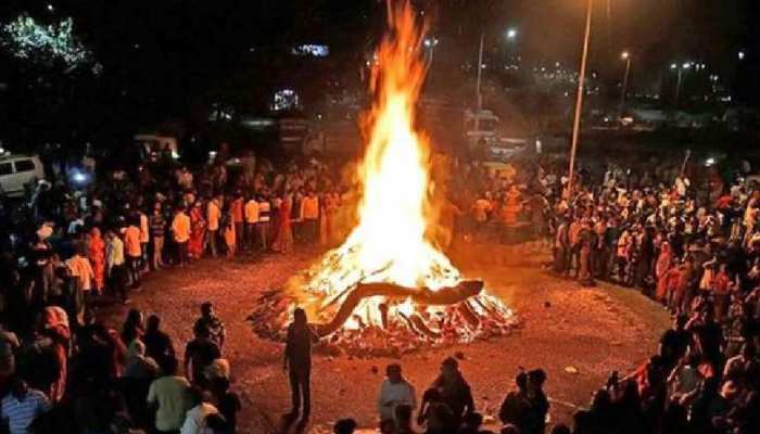 Holika Dahan 17 March 2022 Watch holi fire dangerous for these people know  why | Happy Holi : होलिका दहन आज, पूजा के लिए सिर्फ 1 घंटे 10 मिनट का ही शुभ