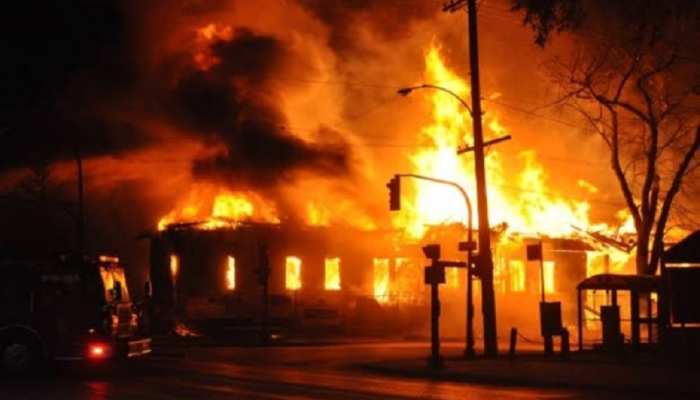 Jehanabad fire in five houses due to short circuit | Jehanabad: पांच घरों में शॉट सर्किट से लगी आग, लाखों की संपत्ति जलकर राख | Hindi News, Bihar