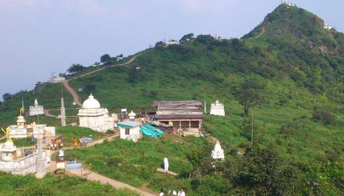 Parasnath hills Giridih jharkhand top tourist place Parasnath Temple for Jain Devotie| जीवन में एक बार जहां आने की चाह रखते हैं जैन धर्मावलंबी, जानिए कैसे पहुंचें वहां तक | Hindi News,