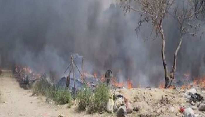 Ghaziabad Massive fire in slums more than 50 cows burnt to death | गाजियाबाद की झुग्गियों में भीषण आग, 50 से ज्यादा गायों की जलकर मौत | Hindi News, देश