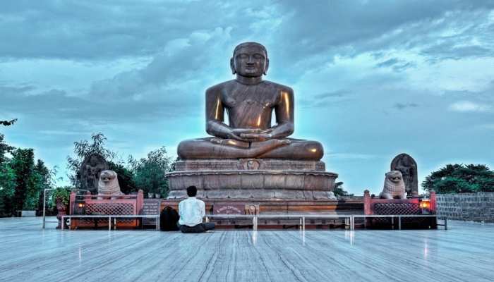 Happy mahavir jayanti 2022 wishes shayari quotes images mahavir jayanti kab  hai mahavir jyanti par kya kare | Mahavir Jayanti 2022: भगवान महावीर जयंती  पर अपने दोस्तों, रिश्तेदारों को इस तरह दें