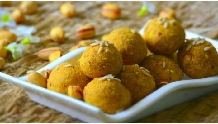 Make gram flour laddoos like this to offer Bappa