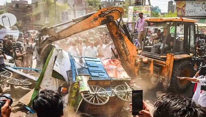bulldozer in shaheen bagh administration gave indications smzs |  Bulldozer In Shaheen Bagh: Now Bulldozer will run in Shaheen Bagh!  Administration gave indications.  English News, Zee Salaam