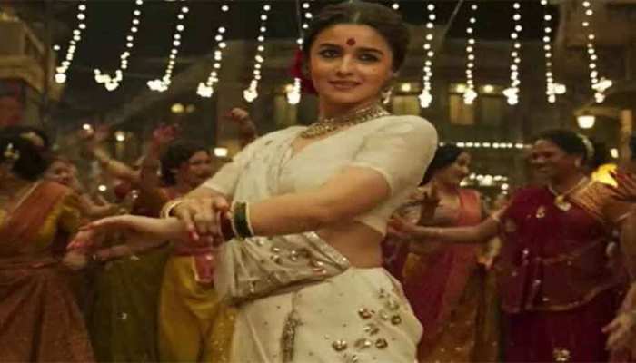 Did you see a glimpse of Ranveer Singh in the song Dholida, danced a lot with Alia Bhatt!
