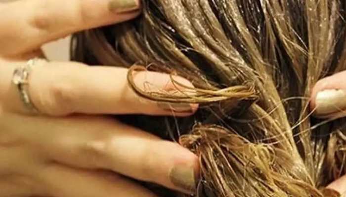 Multani Mitti for hair Growth Benefits Oily Dry Hair Dandruff Premature hair  | Multani Mitti For Hair: बालों के लिए भी फायदेमंद है मुल्तानी मिट्टी,  मिलेंगे जबरदस्त फायदे | Hindi News, वेलनेस