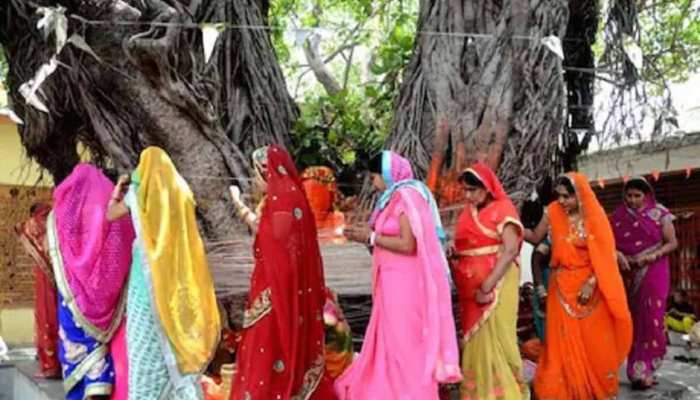 कब है वट सावित्री व्रत, तिथि, पूजा का महत्व, कैसे करें पूजा, मुहूर्त, वट सावित्री कथा