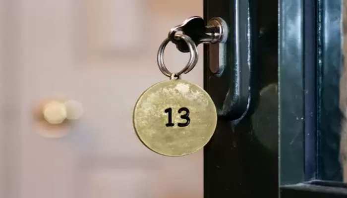 Hotel Room Secret: होटल में रूम नंबर 13 का राज, आखिर क्यों नहीं होता इस अंक का कमरा?