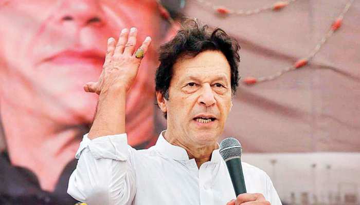 पाकिस्तान के पूर्व PM इमरान खान के 2 मोबाइल फोन हो गए चोरी, हवाई अड्डे पर कट गई जेब