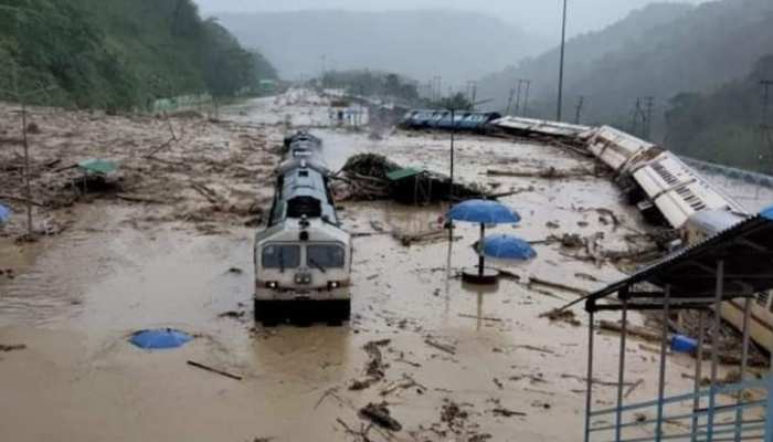 Pre-Monsoon: डूब गई ट्रेन, तैर रहीं गाड़ियां, इस राज्य में टूटा प्री-मानसून का कहर! 
