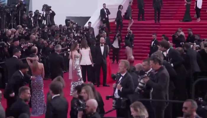 Cannes 2022 में युक्रेनी महिला ने बिना कपड़ों के मचाया हंगामा, कहा