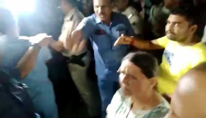Video: CBI का रास्ता रोका तो राबड़ी ने जड़ा अपने ही कार्यकर्ता को थप्पड़