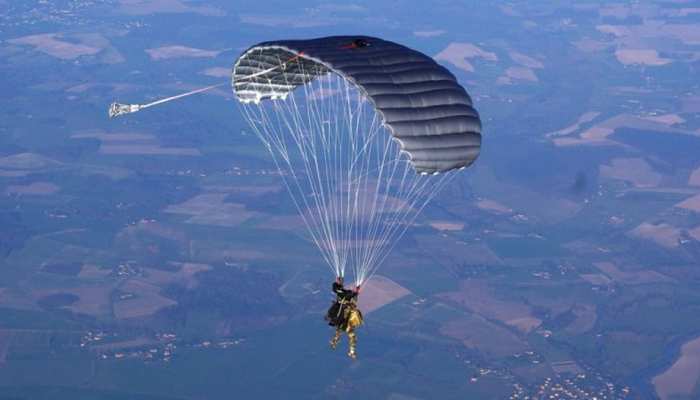 Parachute Ride: हवा में हुआ ऐसा हादसा; पैरासेलिंग करनी पड़ गई महंगी, बाल-बाल बची जान