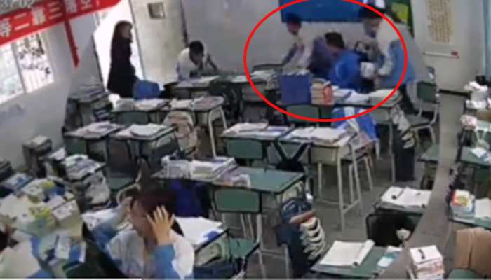 आया भूकंप तो क्लास के साथियों ने दिव्यांग छात्र को ऐसे बचाया, दिल छूने वाला Video