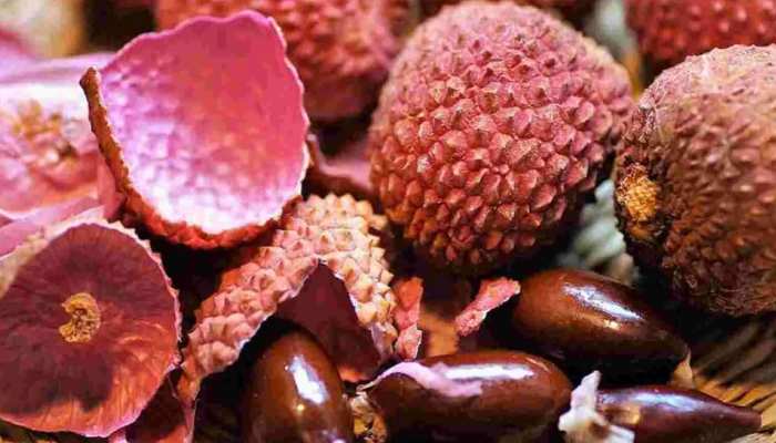Lychee Peel Benefits: लीची का लुत्फ उठाएं, लेकिन इसके छिलके को कूड़ेदान में न फेंके; इन फायदों से रह जाएंगे महरूम Lychee Peel Benefits: लीची का लुत्फ उठाएं, लेकिन इसके छिलके को कूड़ेदान में न फेंके; इन फायदों से रह जाएंगे महरूम