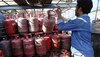 LPG subsidy: रसोई गैस पर सब्सिडी को लेकर सरकार का बड़ा बयान, इन लोगों को मिलेगी राहत