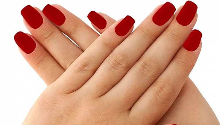 Healthy Nails Common Mistakes To Avoid In Hindi Cutting Polish Paint  moisturizer Balanced Diet | Nails Beauty Mistakes: नाखूनों की केयर करते  वक्त न करें ये गलतियां, खराब हो सकता है शेप |