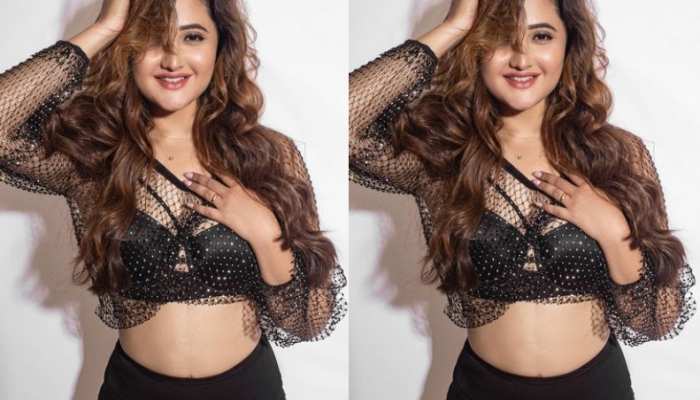 Rashmi Desai Photoshoot:रश्मि देसाई ने ब्रालेट पहने दिए किलर पोज, दिखाया सिजलिंग लुक