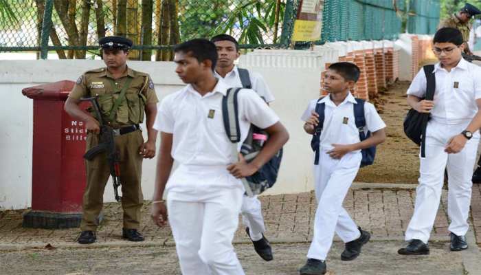 दिवालिया होने की कगार पर श्रीलंका; सोमवार से बंद हो जाएंगे सरकारी दफ्तर और स्कूल !