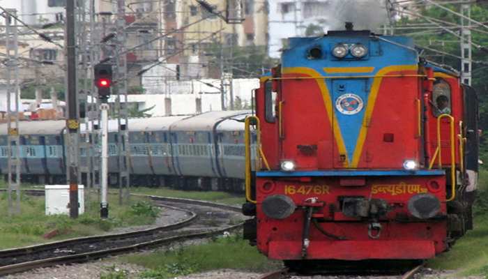 Indian Railway: अब ट्रेनों में टॉयलेट रहेंगे एकदम चकाचक! रेलवे ने उठाया ये अनोखा कदम