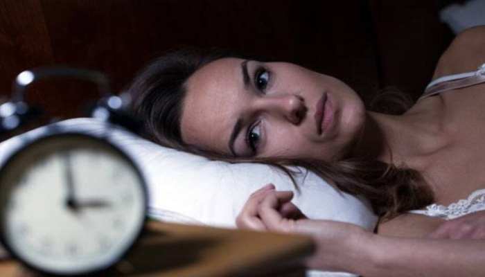 कम नींद लेने पर हो सकता है हार्ट अटैक, इतने घंटे सोना है जरूरी