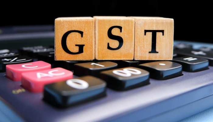 GST: केंद्र सरकार ने बढ़ाई GST, खाने-पीने से लेकर पेमेंट करना भी हुआ महंगा