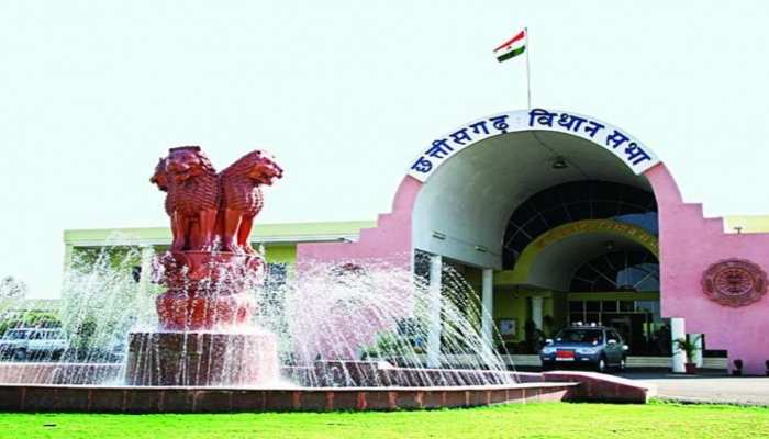 Chhattisgarh Vidhan Sabha BJP MLA Walkout monsoon session PM Awas Yojana ts sinhgdeo bhupesh ramn singh sdmp | छत्तीसगढ़ विधानसभा में पीएम आवास पर हंगामा, बीजेपी विधायकों ने किया वॉकआउट | Hindi