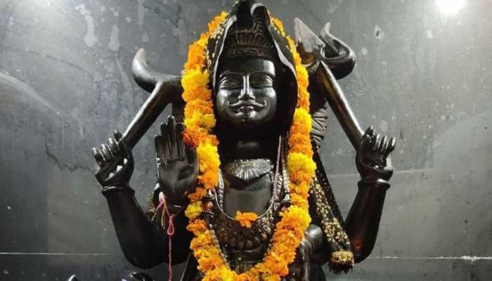 शनि देव का मकर राशि में प्रवेश, अगले 6 महीने इन 3 राशियों पर बरसेगी कृपा