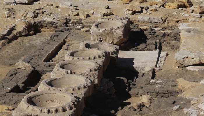 Temple in Egypt: सऊदी अरब के बाद इस देश में मिला 4500 साल पुराना मंदिर, अब भी जमीन में दफन हैं कई राज