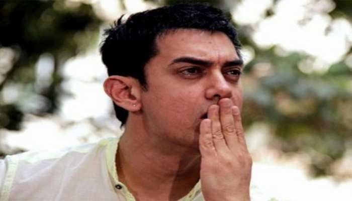 60 की उम्र में Aamir की बहन पर चढ़ी बोल्डनेस, पार्टी में छिपकर करने लगी Lip Lock