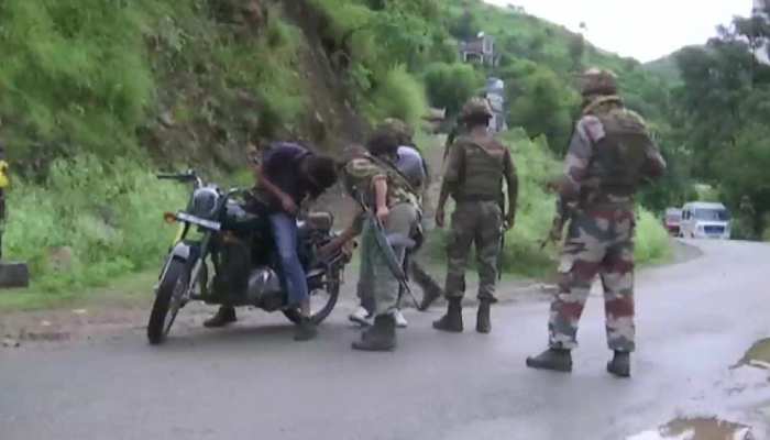 जम्मू-कश्मीर: उरी जैसे हमले की साजिश नाकाम, एनकाउंटर में 2 आतंकी ढेर; 3 जवान शहीद