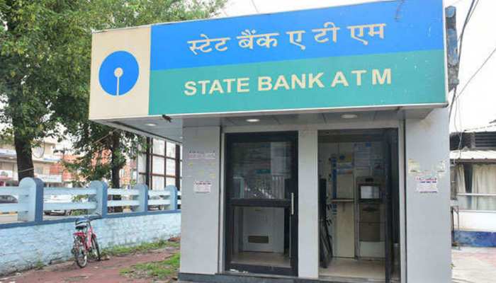 SBI ने बदले ATM को लेकर नियम? 4 बार से ज्यादा पैसे निकालने पर लगेगा 173 रुपये चार्ज!