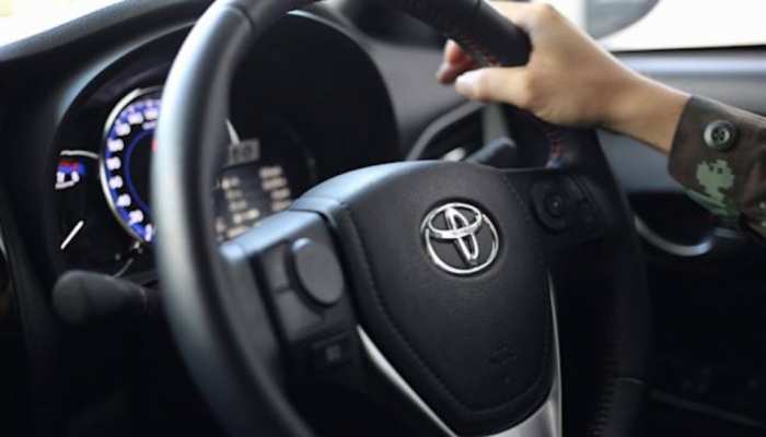 Toyota ने दिया झटका! भारत में इस दमदार गाड़ी की बुकिंग बंद, सुनकर टूट जाएगा दिल