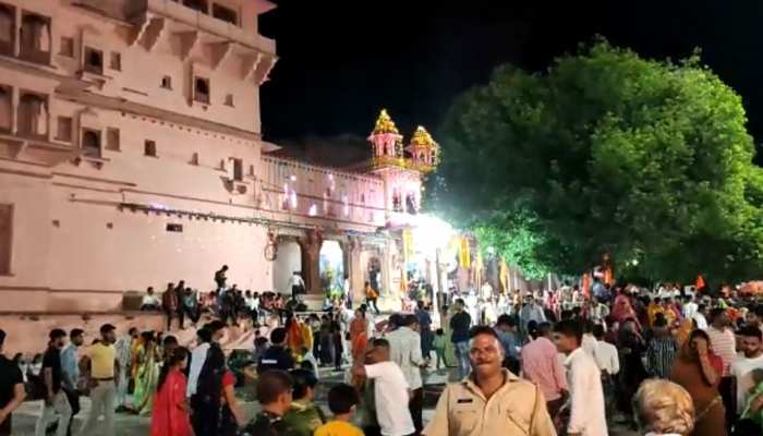 झालरापाटन: द्वारिकाधीश मंदिर में जन्माष्टमी की रही धूम, उमड़ा कृष्ण भक्तों का सैलाब