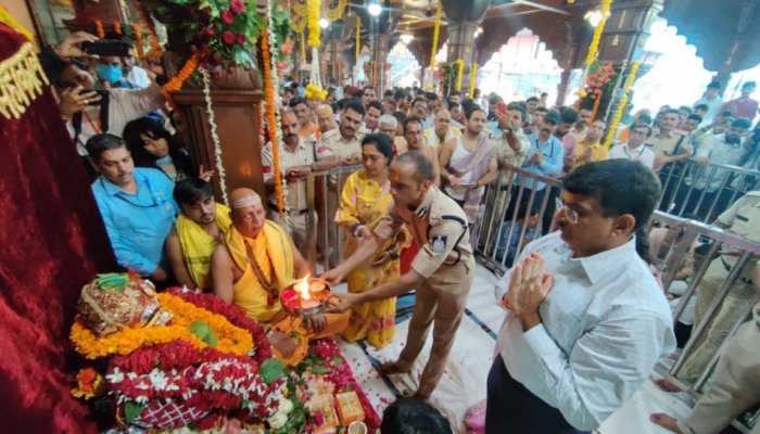 अंतिम शाही सवारी में ठाठ से निकले महाकाल, तस्वीरों में करें 6 स्वरूपों के दर्शन