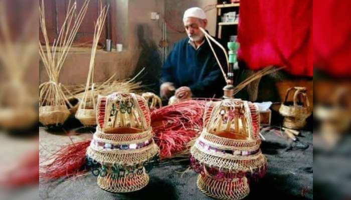 Kangri: बिना बिजली के लोगों के साथ-साथ चलता है ये हीटर