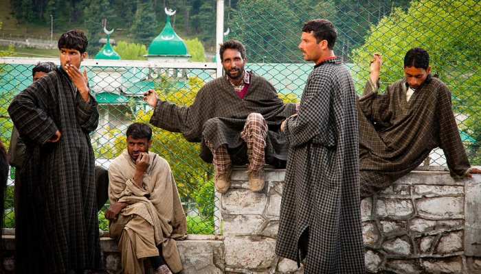 What is Kashmiri dress-up for men like? - Quora