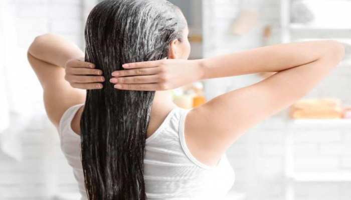 hair care tips apply hair pack made of turmeric in the hair | Hair Care Tips: बालों में लगाएं हल्दी से बना ये हेयर पैक, चोटी होगी लंबी | Hindi News hair care tips apply hair pack made of turmeric in the hair | Hair Care Tips: बालों में लगाएं हल्दी से बना ये हेयर पैक, चोटी होगी लंबी | Hindi News