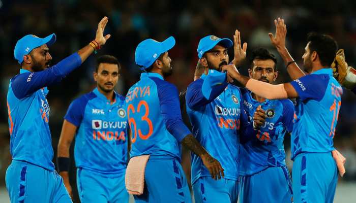 IND vs AUS Live:  टीम इंडिया को मिली चौथी सफलता, चहल ने स्मिथ को किया आउट