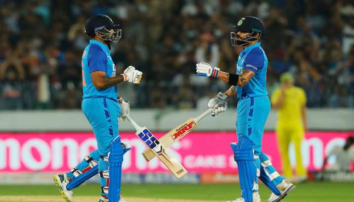 IND vs AUS LIVE Score: विराट कोहली ने पूरा किया अर्धशतक, जीत के करीब पहुंची टीम इंडिया