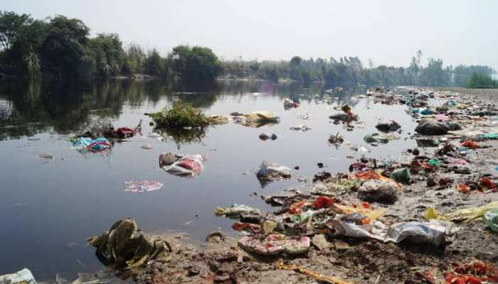 River Pollution: हिंडन देश की सबसे प्रदूषित नदी, इस तरह मिल सकता है नया जीवन