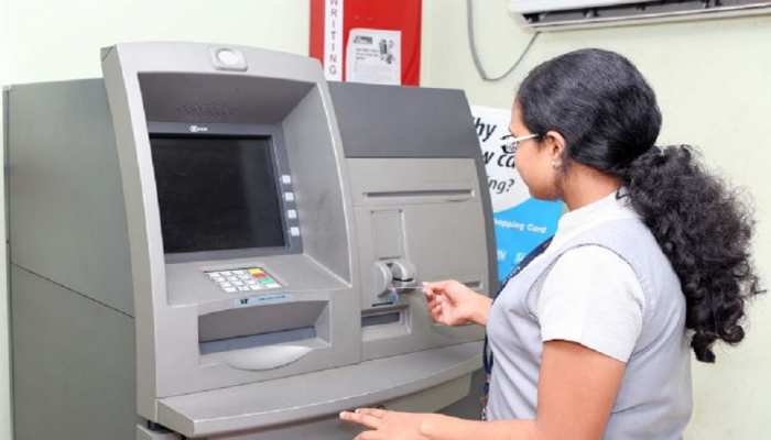 ATM Card रखने वालों की बल्ले-बल्ले, बैंक दे रहा पूरे 5 लाख का फायदा, ऐसे करें अप्लाई