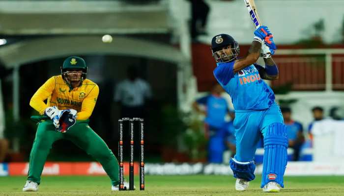 IND vs SA Live: राहुल-सूर्यकुमार कर रहे शानदार बल्लेबाजी, विकेट को तरसे साउथ अफ्रीकी गेंदबाज