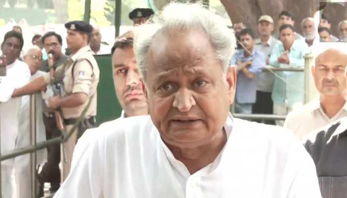 Congress President Election: कांग्रेस अध्यक्ष पद का चुनाव लड़ने से गहलोत ने किया इनकार, सोनिया गांधी से मांगी माफी