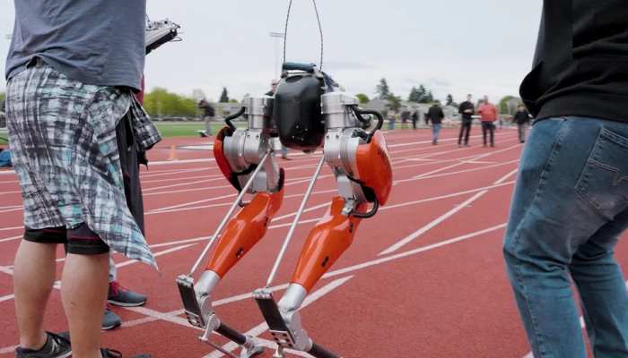 वैज्ञानिकों ने रोबोट को मैदान पर उतारा, इतनी स्पीड से दौड़ा कि वर्ल्ड रिकॉर्ड बन गया