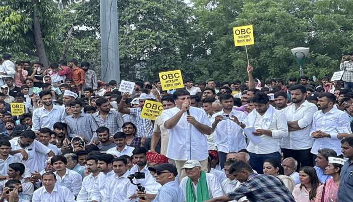 अपनी ही सरकार के खिलाफ धरने पर पूर्व मंत्री हरीश चौधरी, ओबीसी आरक्षण की मांग पर अड़े