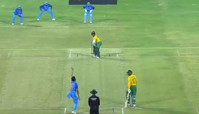 IND vs SA Live: साउथ अफ्रीका की खराब शुरुआत, अर्शदीप ने एक ही ओवर में झटके दो विकेट