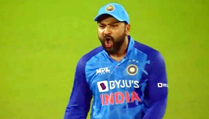 तीसरे T20 से हर हाल में OUT होगा ये फ्लॉप खिलाड़ी, कप्तान रोहित की नाक में कर रखा दम!