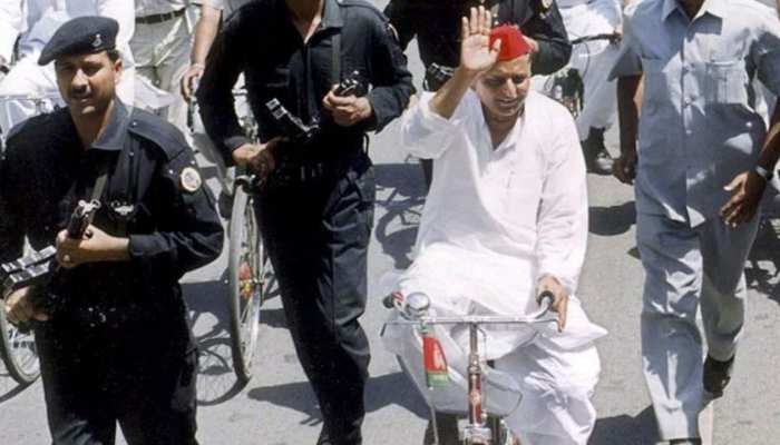 How did Mulayam Singh Yadav fall in love with the bicycle this story is very interesting