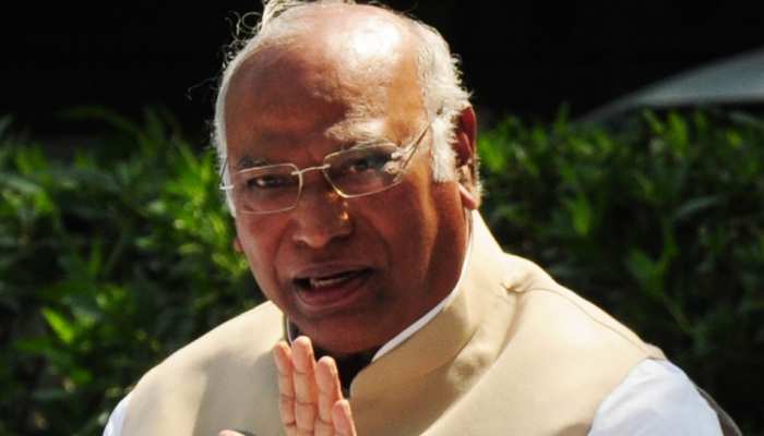 Mallikarjun Kharge set to be new Congress president Shashi tharoor garnered over 1000 votes | मल्लिकार्जुन खड़गे होंगे कांग्रेस के नए अध्यक्ष, शशि थरूर ने मानी हार | Hindi News, देश