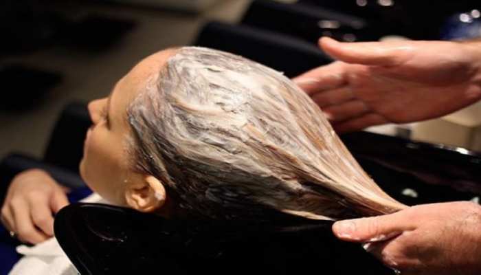 hair care tips apply henna to remove dryness of hair | Hair Care Tips:  बालों के रूखेपन से हैं परेशान? तो इस तरह से करें मेहंदी का इस्तेमाल | Hindi  News